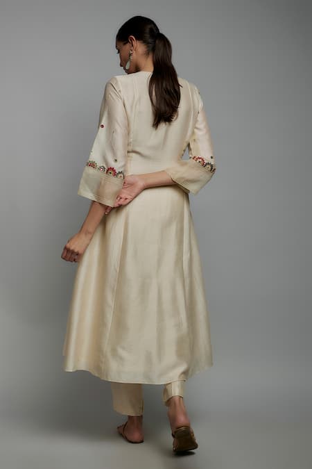 Loka By Veerali Raveshia Ivory Mirror & Thread Work Kurta Set 