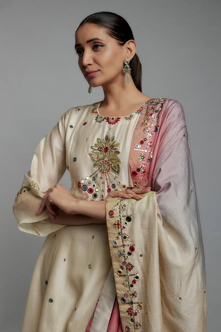 Buy Loka By Veerali Raveshia Ivory Chanderi Silk, Tussar, Georgette Mirrors, And Thread Work Kurta Set Online at Aza Fashions Buy_Loka By Veerali Raveshia_Ivory Chanderi Silk, Tussar, Georgette Mirrors, And Thread Work Kurta Set _Online_at_Aza_Fashions
