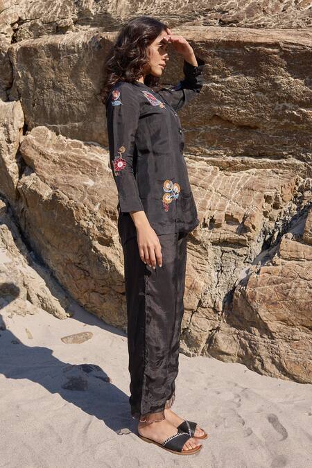 Buy_Ayaka_Black Viscose Embroidery Collared Flora Motif Top 