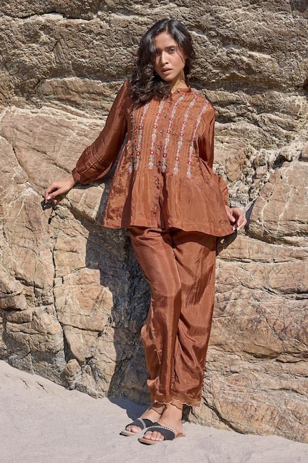 Buy_Ayaka_Brown Viscose Embroidery Mandarin Collar Floral Vine Pintucked Top 