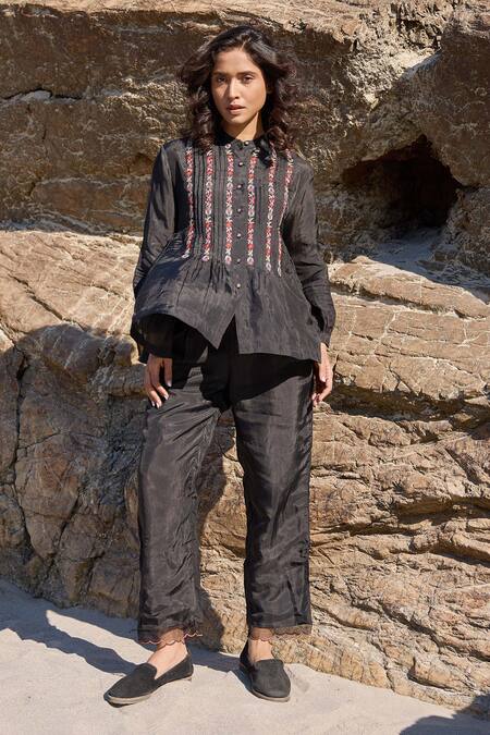 Buy_Ayaka_Black Viscose Embroidery Mandarin Collar Fleur Vine Pintucked Top 