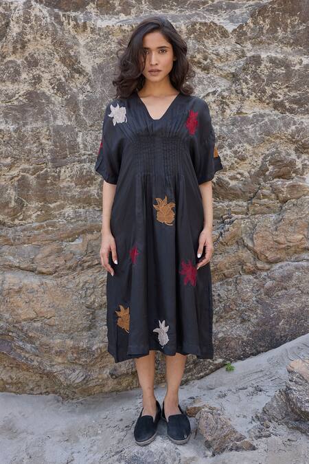 Buy_Ayaka_Black Cotton, Viscose Embroidery V-neck Bloom Motif Midi Dress 