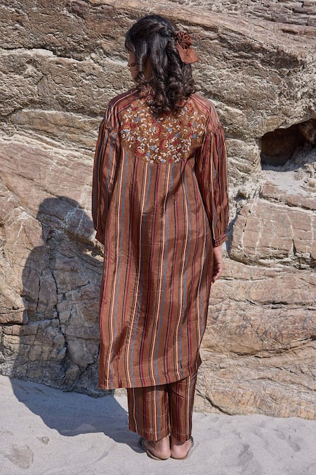 Ayaka Floral Embroidered Striped Kurta With Inner 