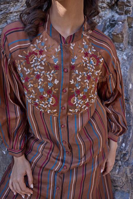 Buy_Ayaka_Brown Cotton, Viscose Embroidery Mandarin Floral Striped Kurta With Inner 