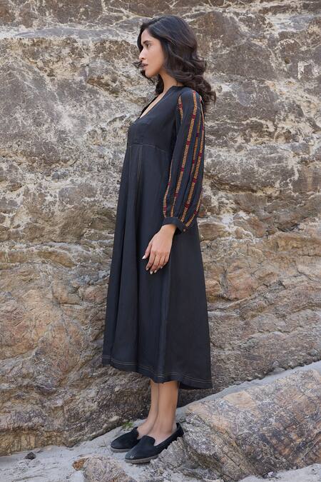 Buy_Ayaka_Black Cotton, Viscose Embroidery Round Neck Puffed Sleeves Dress 