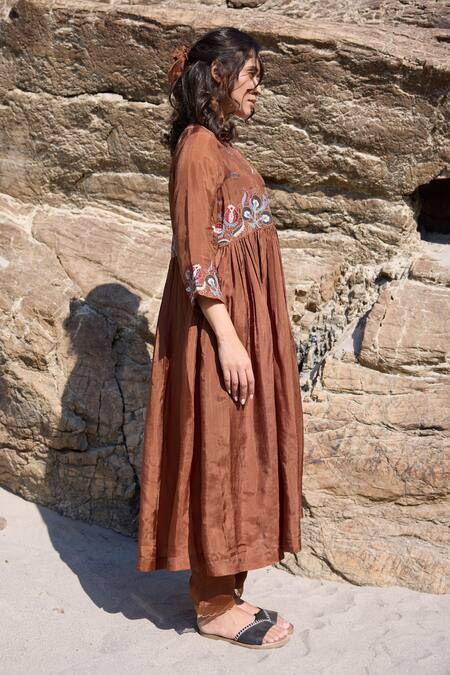Buy_Ayaka_Brown Viscose Embroidery V-neck Ornate Bloom Kurta _Online_at_Aza_Fashions