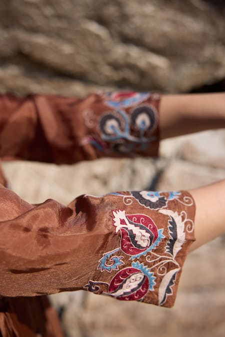 Buy_Ayaka_Brown Viscose Embroidery V-neck Ornate Bloom Kurta 