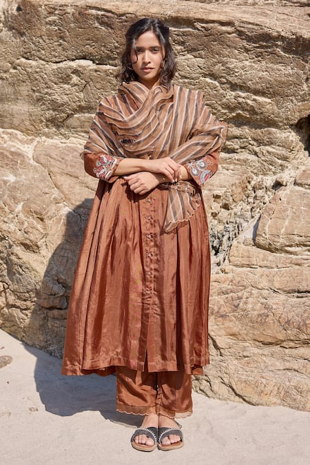 Shop_Ayaka_Brown Viscose Embroidery V-neck Ornate Bloom Kurta 