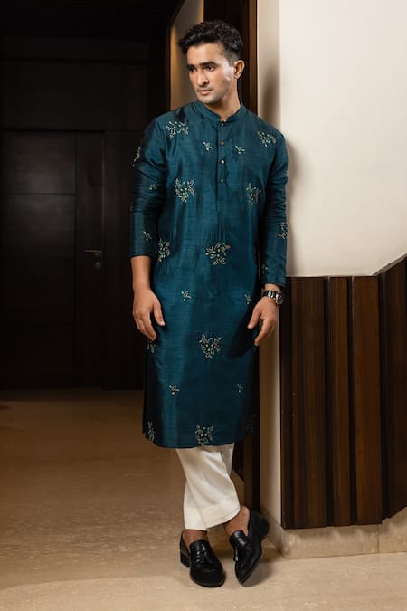 YOSEBA Motif Embroidered Kurta Set 
