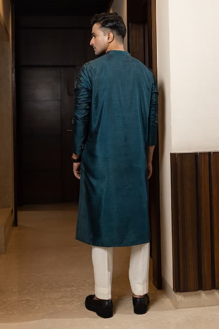 Yoseba Motif Embroidered Kurta Set 