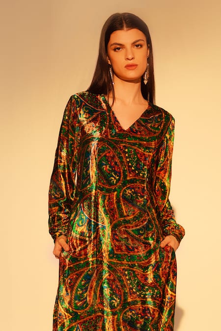 Reena Sharma_Green Viscose, Velvet V-neck Abstract Print Kurta Set With Flared Pant _Online_at_Aza_Fashions