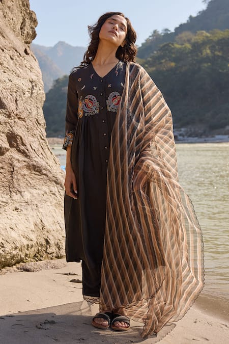 Ayaka_Black Viscose Embroidery V-neck Ornate Flora Kurta _at_Aza_Fashions