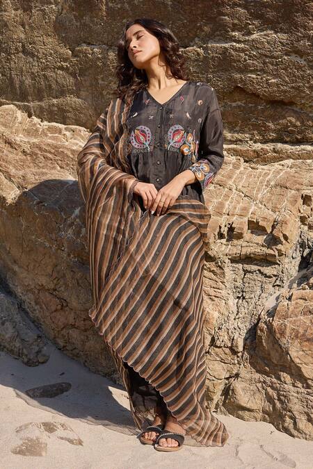 Shop_Ayaka_Black Viscose Embroidery V-neck Ornate Flora Kurta 