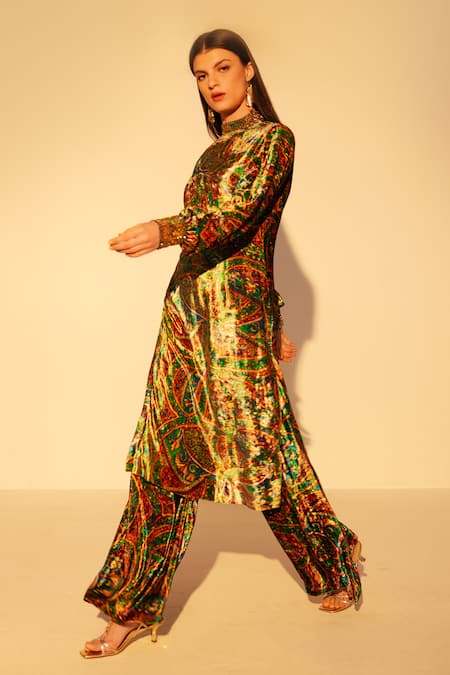 Reena Sharma_Green Viscose, Velvet Sequins, Beads Collared Paisley Print Kurta Set With Pant _at_Aza_Fashions