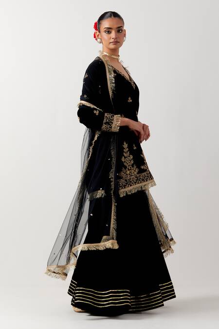 Priya Chaudhary Black Silk, Velvet Embroidery, Fringe V-neck Floral Kurta And Gharara Set at Aza Fashions Priya Chaudhary_Black Silk, Velvet Embroidery, Fringe V-neck Floral Kurta And Gharara Set _at_Aza_Fashions
