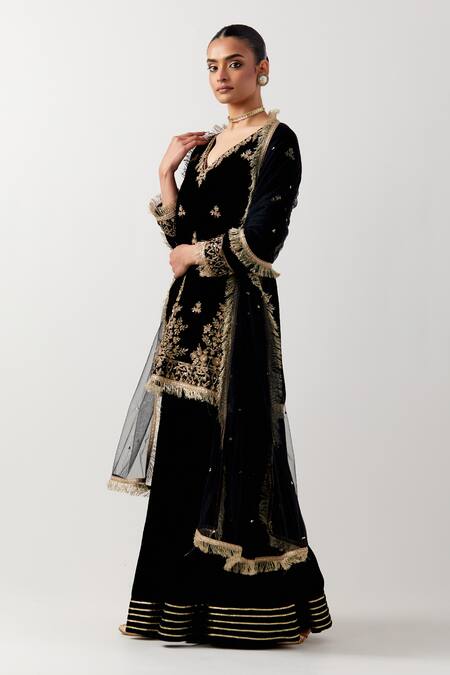 Priya Chaudhary Black Silk, Velvet, Net Embroidery V-neck Floral Kurta Gharara Set Online at Aza Fashions Priya Chaudhary_Black Silk, Velvet, Net Embroidery V-neck Floral Kurta Gharara Set _Online_at_Aza_Fashions