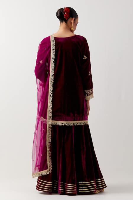 Priya Chaudhary Floral Embroidered Silk Velvet Kurta 