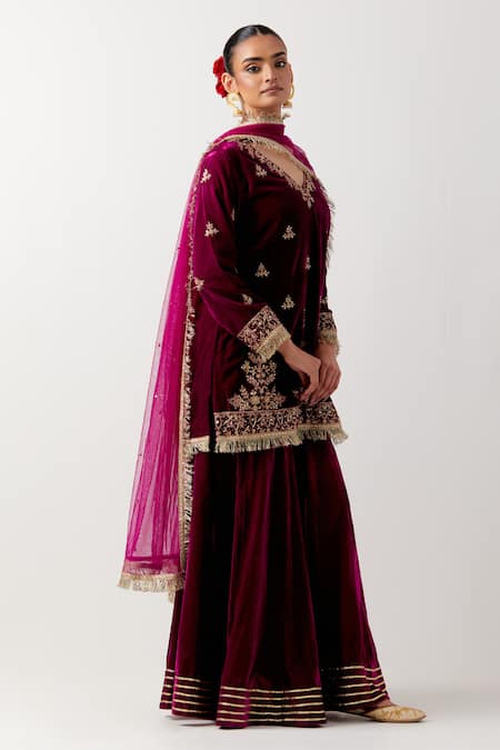 Priya Chaudhary_Pink Silk Embroidery V-neck Floral Velvet Kurta _Online_at_Aza_Fashions