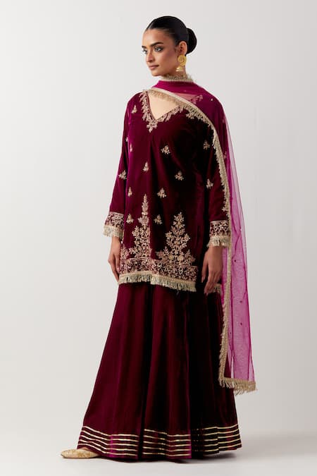 Buy_Priya Chaudhary_Pink Silk Embroidery V-neck Floral Velvet Kurta _Online_at_Aza_Fashions