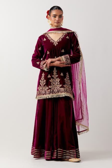 Shop_Priya Chaudhary_Pink Silk Embroidery V-neck Floral Velvet Kurta _Online_at_Aza_Fashions