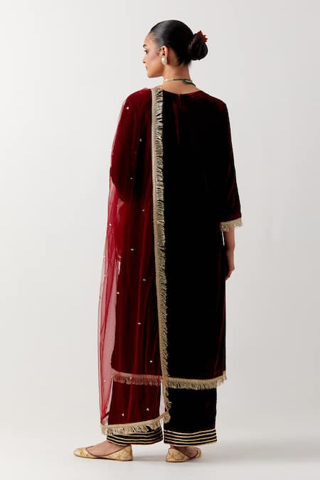 Priya Chaudhary Embroidered Silk Velvet Kurta Pant Set 