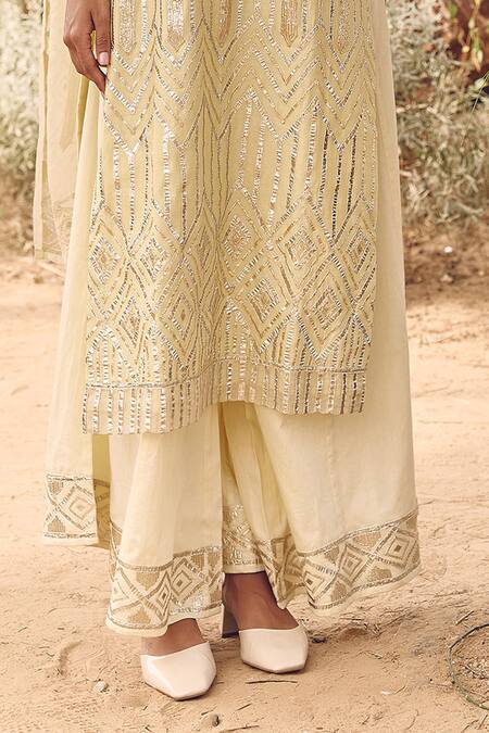 Labelmayaa_Yellow Chanderi, Organza Gota Patti Round Neck Embroidered Kurta Pant Set _Online_at_Aza_Fashions