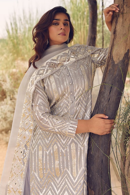Buy_Labelmayaa_Gray Chanderi, Organza Gota Patti Round Neck Grey Embroidered Kurta Pant Set _Online_at_Aza_Fashions