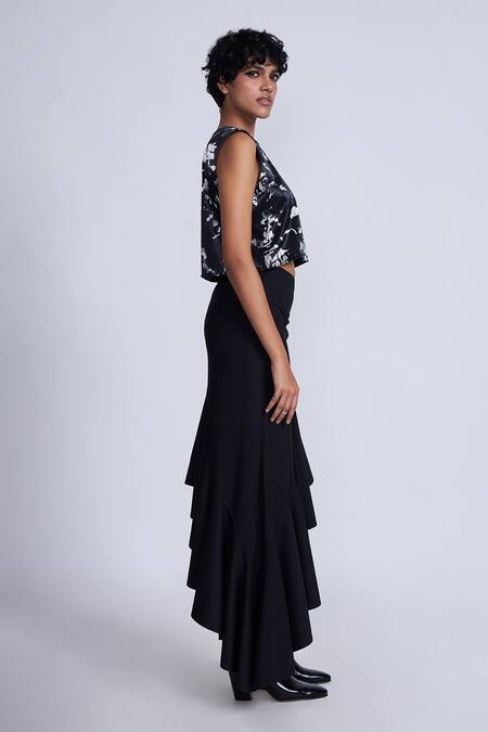 Advait Black Gabardine Round Neck Abstract Print Crop Top Online at Aza Fashions Advait_Black Gabardine Round Neck Abstract Print Crop Top_Online_at_Aza_Fashions