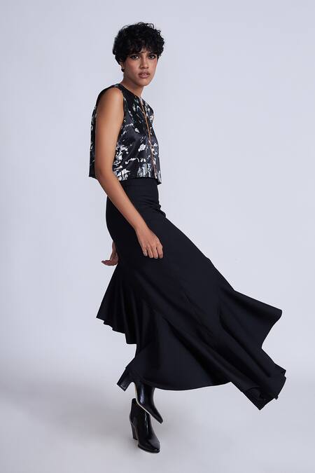 Buy Advait Black Gabardine Round Neck Abstract Print Crop Top Online at Aza Fashions Buy_Advait_Black Gabardine Round Neck Abstract Print Crop Top_Online_at_Aza_Fashions