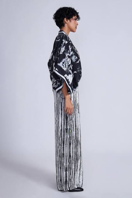 Advait Black Crepe Plunge Neck Paint Splash Print Kimono Top Online at Aza Fashions Advait_Black Crepe Plunge Neck Paint Splash Print Kimono Top_Online_at_Aza_Fashions