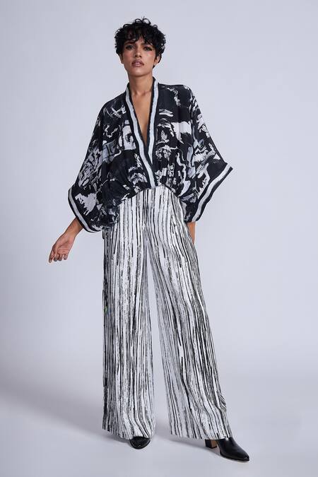 Buy Advait Black Crepe Plunge Neck Paint Splash Print Kimono Top Online at Aza Fashions Buy_Advait_Black Crepe Plunge Neck Paint Splash Print Kimono Top_Online_at_Aza_Fashions