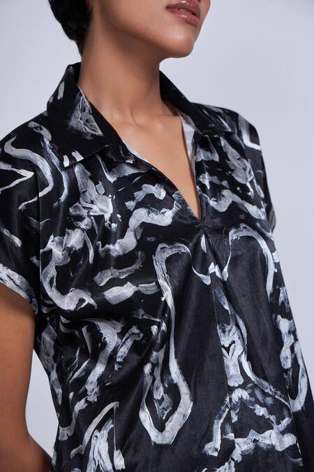 Advait Black Silk V-neck Swirl Print Gajji Shirt Online at Aza Fashions Advait_Black Silk V-neck Swirl Print Gajji Shirt _Online_at_Aza_Fashions
