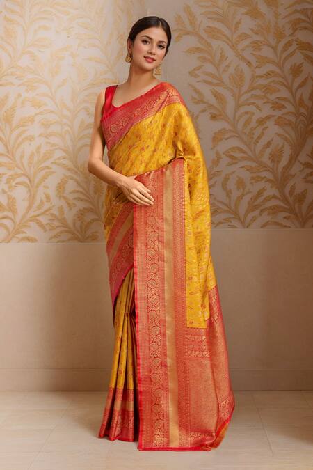 Naintara Bajaj Red Silk Embroidery Sweetheart Neck Floral Vine Banarasi Saree Set at Aza Fashions Naintara Bajaj_Red Silk Embroidery Sweetheart Neck Floral Vine Banarasi Saree Set_at_Aza_Fashions