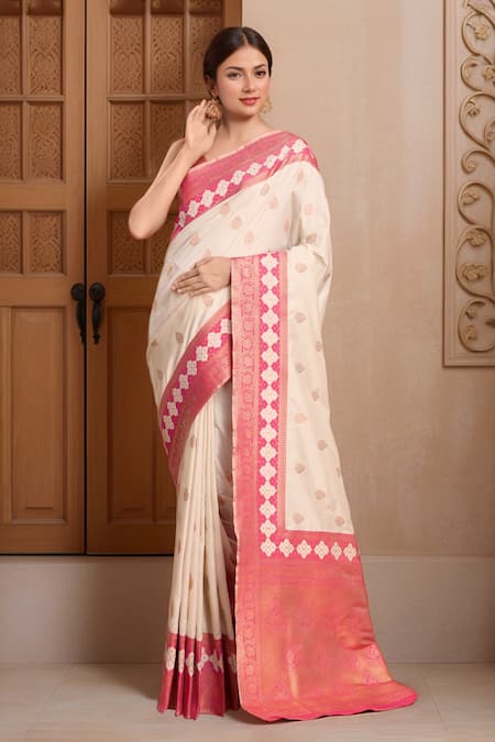 Naintara Bajaj Cream Silk Embroidery V-neck Paisley Woven Banarasi Saree Set at Aza Fashions Naintara Bajaj_Cream Silk Embroidery V-neck Paisley Woven Banarasi Saree Set _at_Aza_Fashions