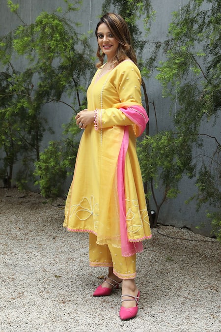 Nitisha Kashyap Official Floral Sequin Embroidered Kurta Set 