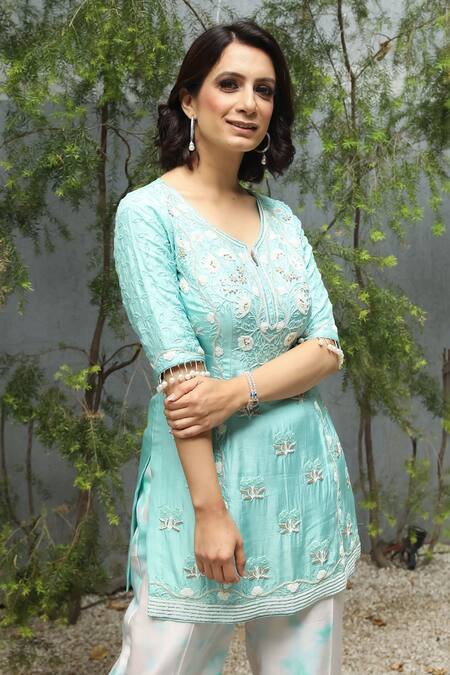 Nitisha Kashyap Official_Blue Silk, Net Embroidery, Beads Split V-neck Floral Thread Aqua Kurta Set _Online_at_Aza_Fashions