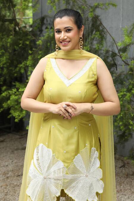 Shop_Nitisha Kashyap Official_Green Silk, Net Beads, Sequins, Cut Work, Floral Cutwork Border Kurta Set _Online_at_Aza_Fashions