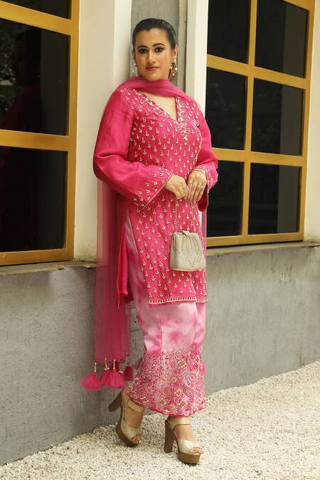 Nitisha Kashyap Official_Pink Silk, Net Beads, Sequins, Zari V-neck Floral Zardozi Embroidered Kurta Set _at_Aza_Fashions