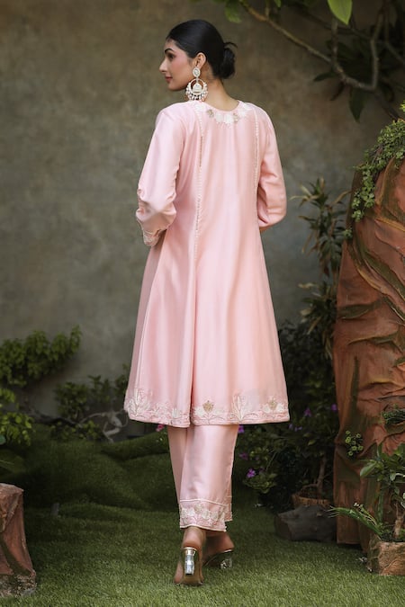 Nitisha Kashyap Official Floral Embroidered Peach Kurta Set 