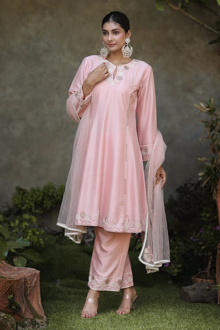 Nitisha Kashyap Official_Peach Silk, Net Embroidery, Cut Work, Beads, Sequins Keyhole Floral Kurta Set _Online_at_Aza_Fashions