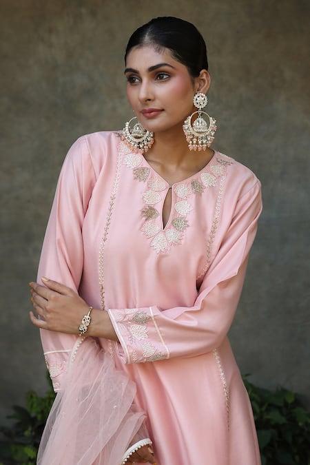 Buy_Nitisha Kashyap Official_Peach Silk, Net Embroidery, Cut Work, Beads, Sequins Keyhole Floral Kurta Set _Online_at_Aza_Fashions