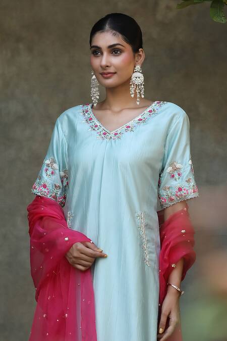 Nitisha Kashyap Official_Aqua Silk, Organza Embroidery, Beads V-neck Floral Kurta Set _Online_at_Aza_Fashions