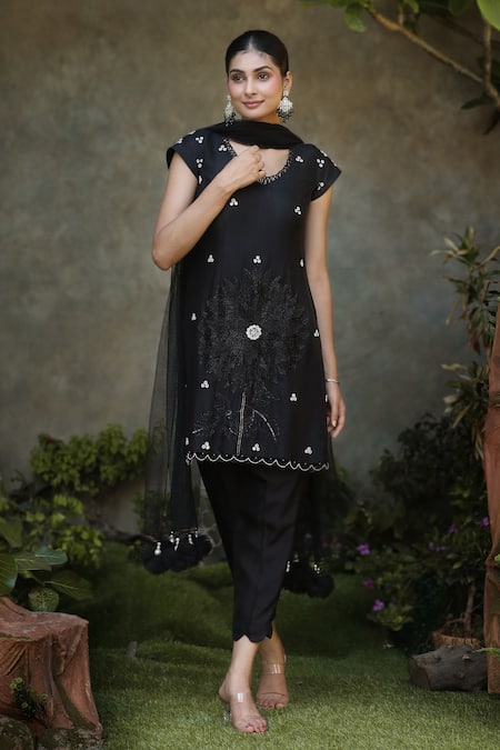 Buy Nitisha Kashyap Official Black Silk, Net Beads, Sequins, Cut Work Embroidered Kurta Set Online at Aza Fashions Buy_Nitisha Kashyap Official_Black Silk, Net Beads, Sequins, Cut Work Embroidered Kurta Set _Online_at_Aza_Fashions