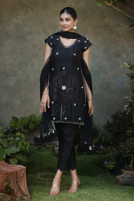 Shop Nitisha Kashyap Official Black Silk, Net Beads, Sequins, Cut Work Embroidered Kurta Set Online at Aza Fashions Shop_Nitisha Kashyap Official_Black Silk, Net Beads, Sequins, Cut Work Embroidered Kurta Set _Online_at_Aza_Fashions