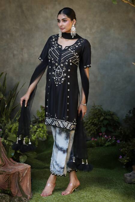 Nitisha Kashyap Official_Black Silk, Net, Linen Sequins, Beads, Tassels Zardozi Embroidered Kurta Set _Online_at_Aza_Fashions