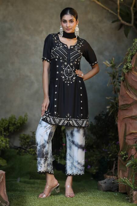 Buy_Nitisha Kashyap Official_Black Silk, Net, Linen Sequins, Beads, Tassels Zardozi Embroidered Kurta Set _Online_at_Aza_Fashions