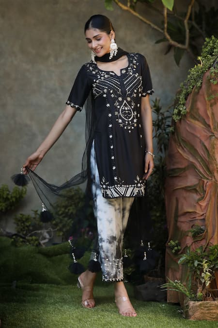 Shop_Nitisha Kashyap Official_Black Silk, Net, Linen Sequins, Beads, Tassels Zardozi Embroidered Kurta Set _Online_at_Aza_Fashions