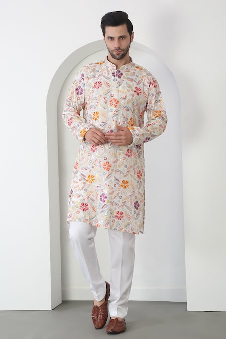 Aham-Vayam Pushp Tyohar Embroidered Kurta Set 