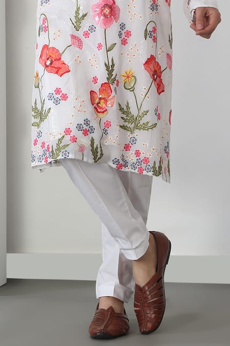 Shop Aham-Vayam White Cotton Sequins, Embroidery Kurta Set Online at Aza Fashions Shop_Aham-Vayam_White Cotton Sequins, Embroidery Kurta Set _Online_at_Aza_Fashions