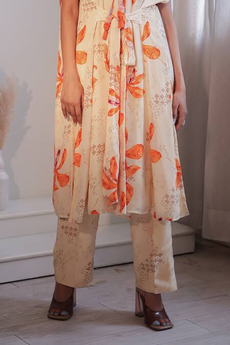 Label Flamingo By Vrinda_Ivory Crepe Lilly Pattern Kurta Set _Online_at_Aza_Fashions